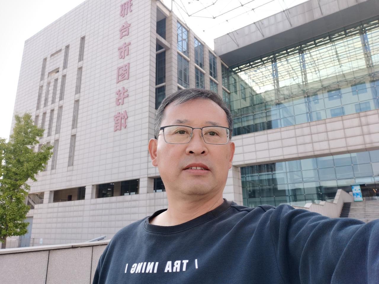 是否最有效的戒烟？你来判断一下两个老同事在婚宴上碰面了，他们曾经在一个班组里