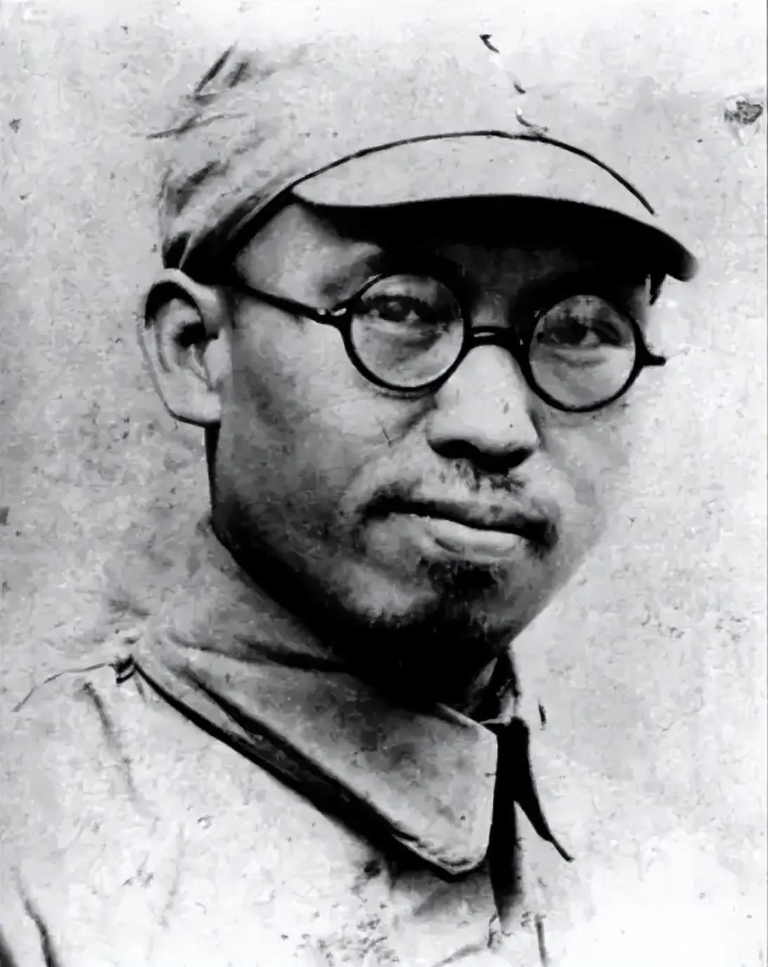 “顶级的处事，其实不是处事，而是处理情绪。”罗荣桓处理陈伯钧和陈光（二陈）的矛盾