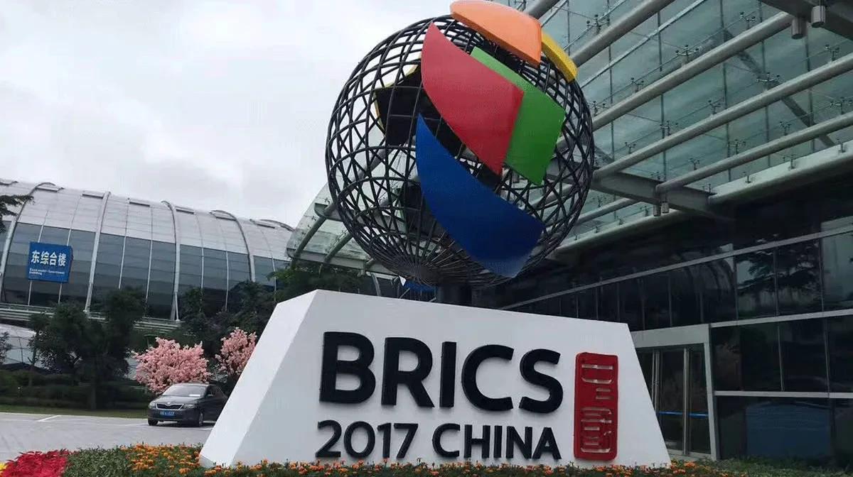金砖银行5个创始国，每个国家认缴100亿美元。而印度加入时只缴了20亿美元。并且