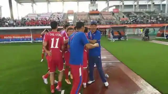 亚奥理事会这回面子挂不住了！亚运会男足1/4决赛，日本U23靠着一个