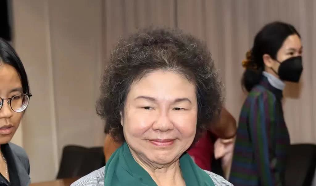 吴宗宪：陈菊已请假5个月了，还可以请多久的假？怀叙：公务员病假28天，