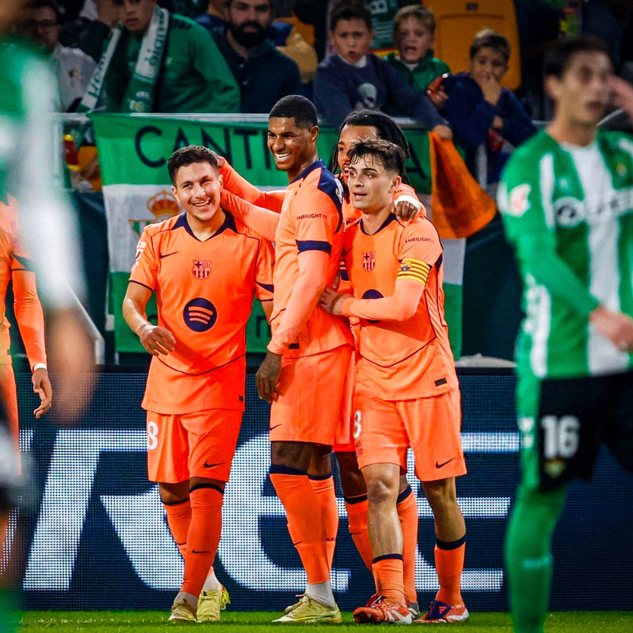 弗利克又赞拉什福德：不踢主力却态度端正弗利克：“当我与球员们交谈时，我会向他们解