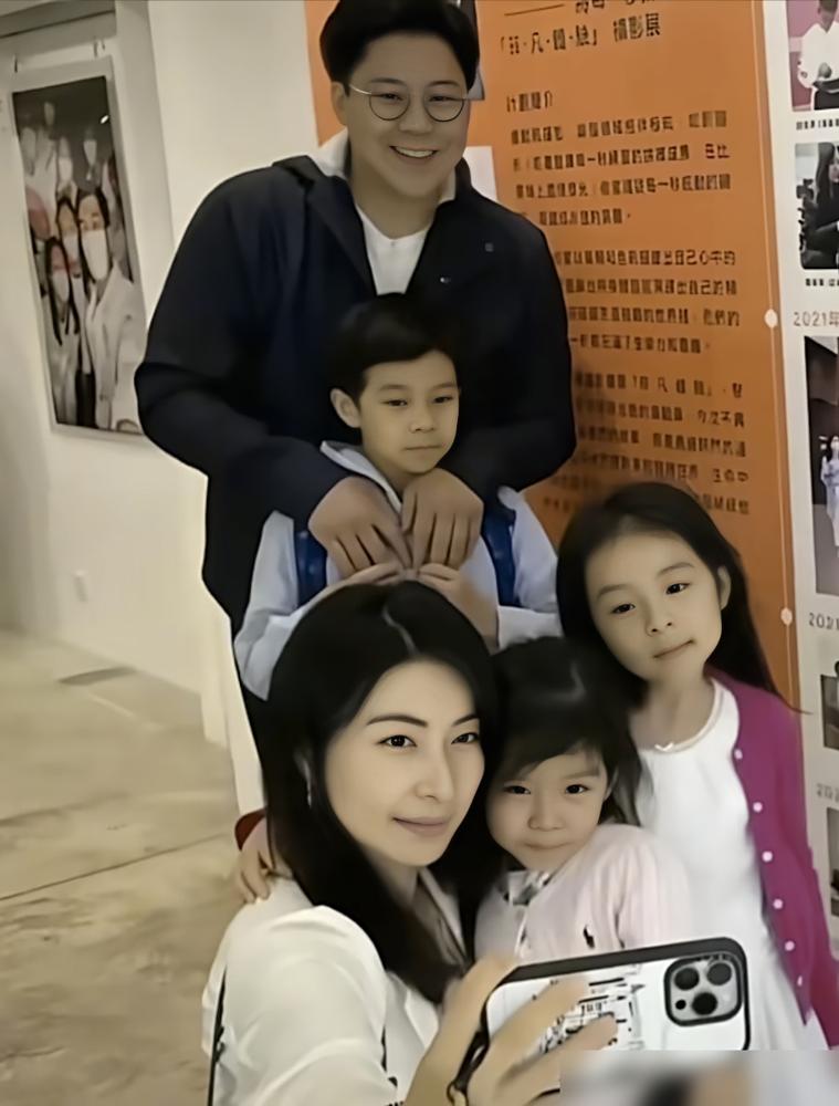 郭晶晶带女儿挤地铁，婆婆朱玲玲知道后，说了句让所有豪门都沉默的话。当年，她