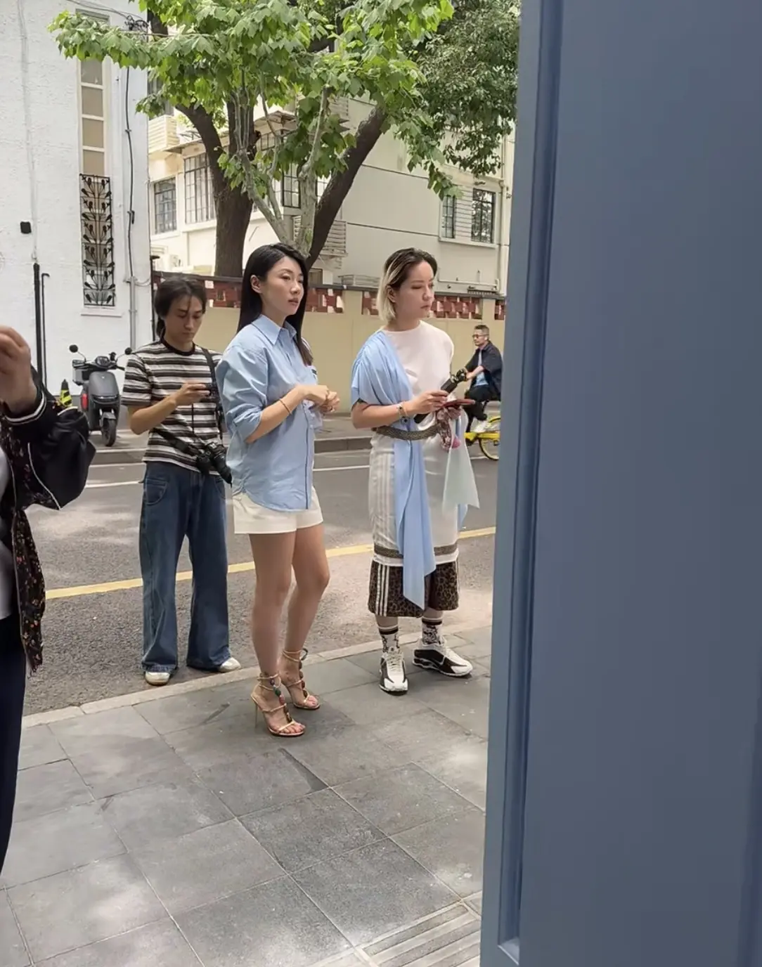 程晓玥二胎产后被偶遇，状态松弛又美丽。程晓玥在上海逛街被偶遇，二胎产后...