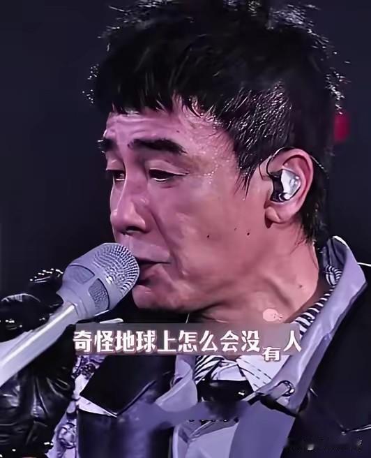 我问我朋友，以他对圈内情况的了解，陈小春快60岁还不停跑巡演正常吗？朋友