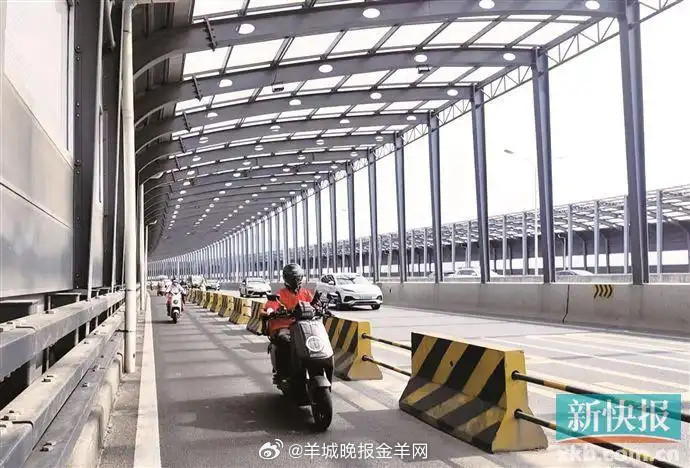 #广州身边事#【#骑车过洛溪大桥如“蒸桑拿”#记者现场实测近50℃！】近日，