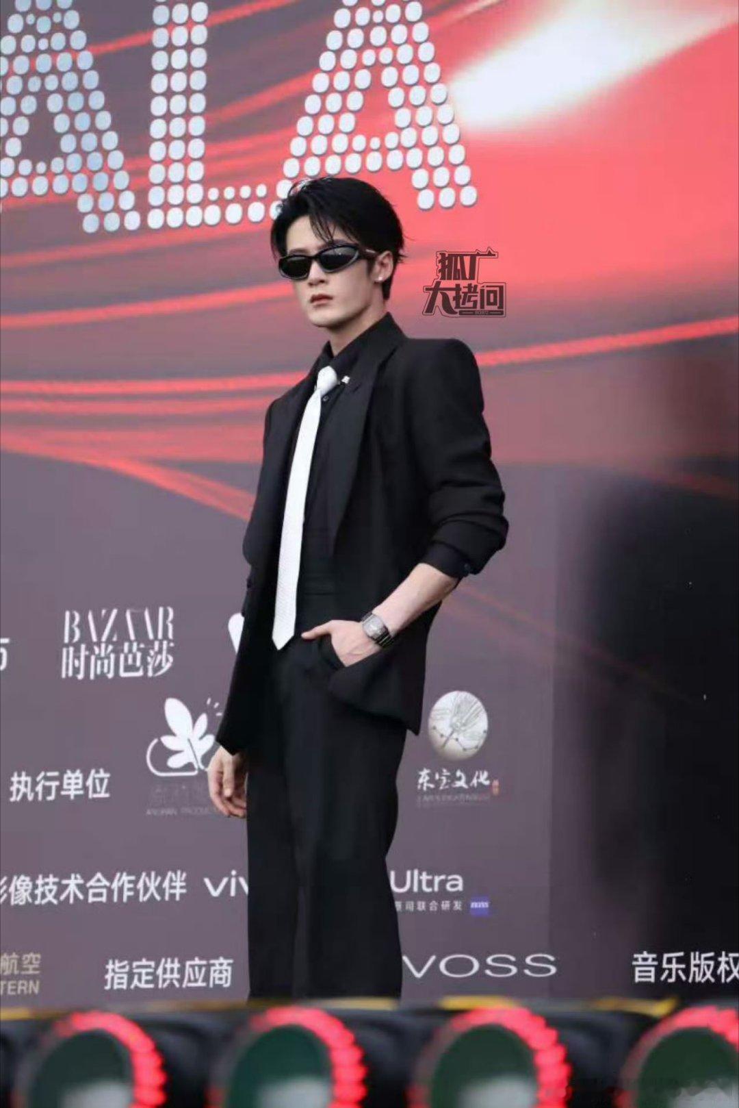 檀健次、曾舜晞、段宜恩芭莎红毯生图​​​