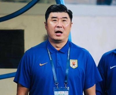 这场球看得我真憋屈！李金羽这回真是栽了个大跟头啊。坐拥那么豪华的外援阵容，全场控