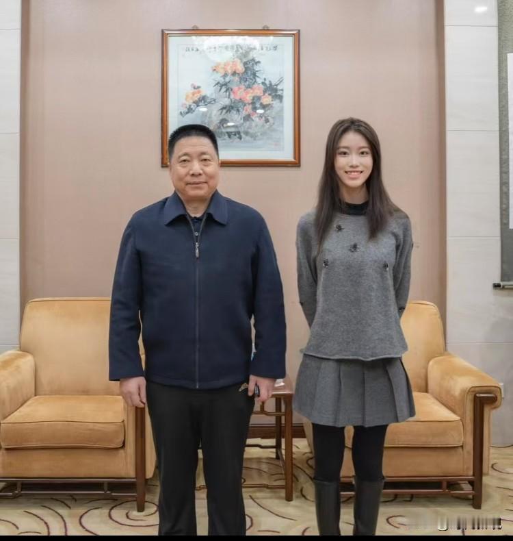 60岁的中国航天英雄杨利伟近照！近日，有网友晒出在某航天项目启动仪式上和航天英