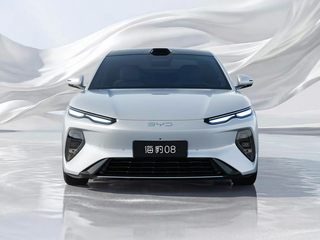 相比Ocean-S概念车，海豹08的设计还是稍微差点意思前悬有点长轮圈有点小溜背