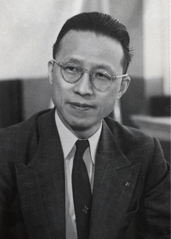 一生没有短板活到100岁的中国人。他叫顾毓琇，1902年生于江苏无锡。少年进