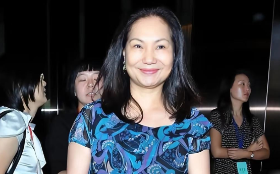 葛斯齐发文质问S妈到底想干什么？让她把大S巨额保险拿出来说明情况，这份巨额保