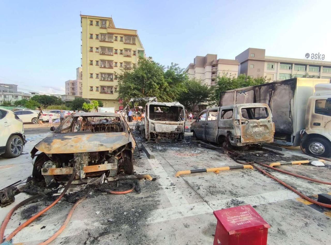 一场火烧得人心惶惶，感觉大家对新能源车的信任一下子倒退了十年。就前两天，上海