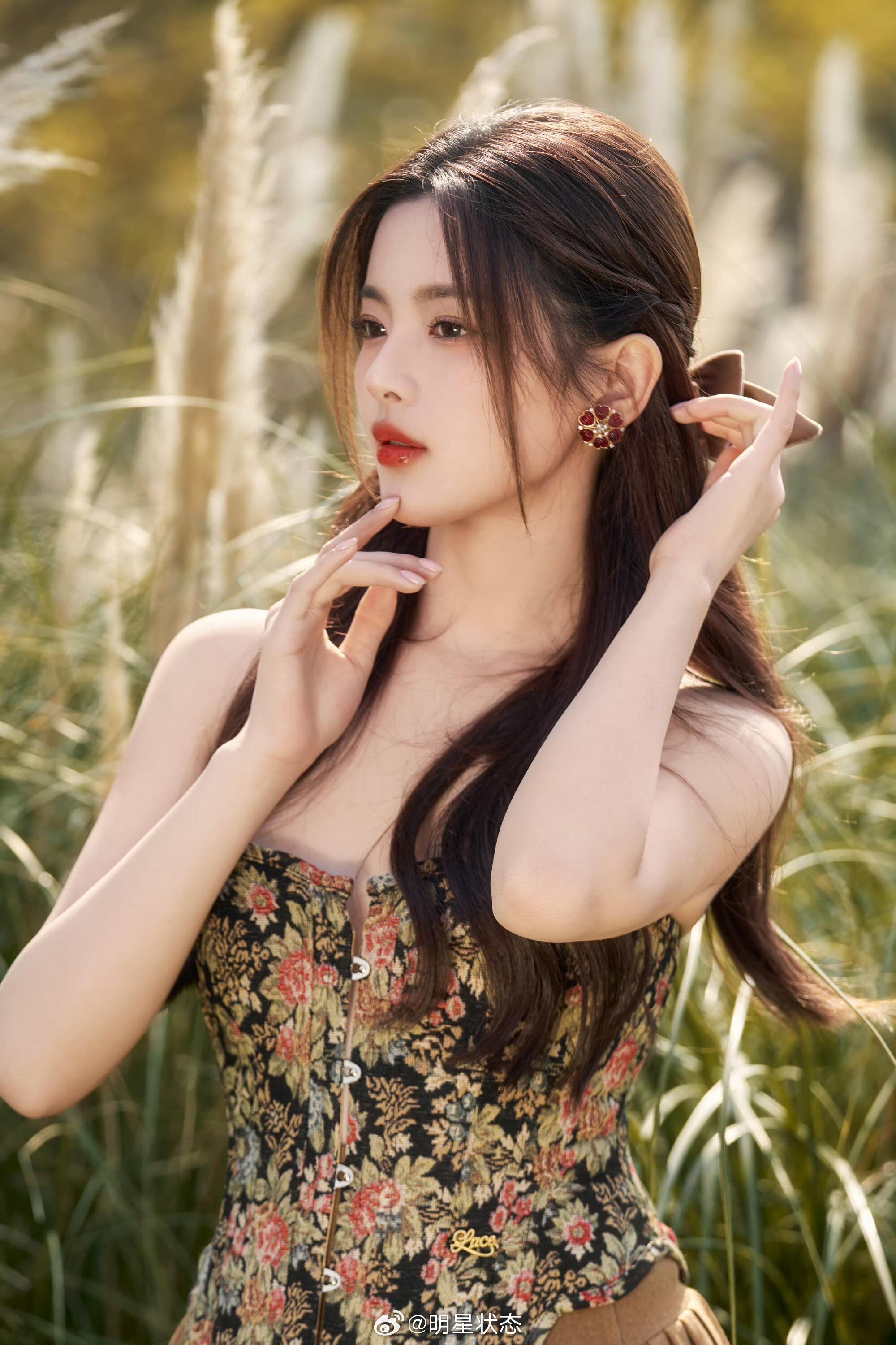 杨超越户外风​​​