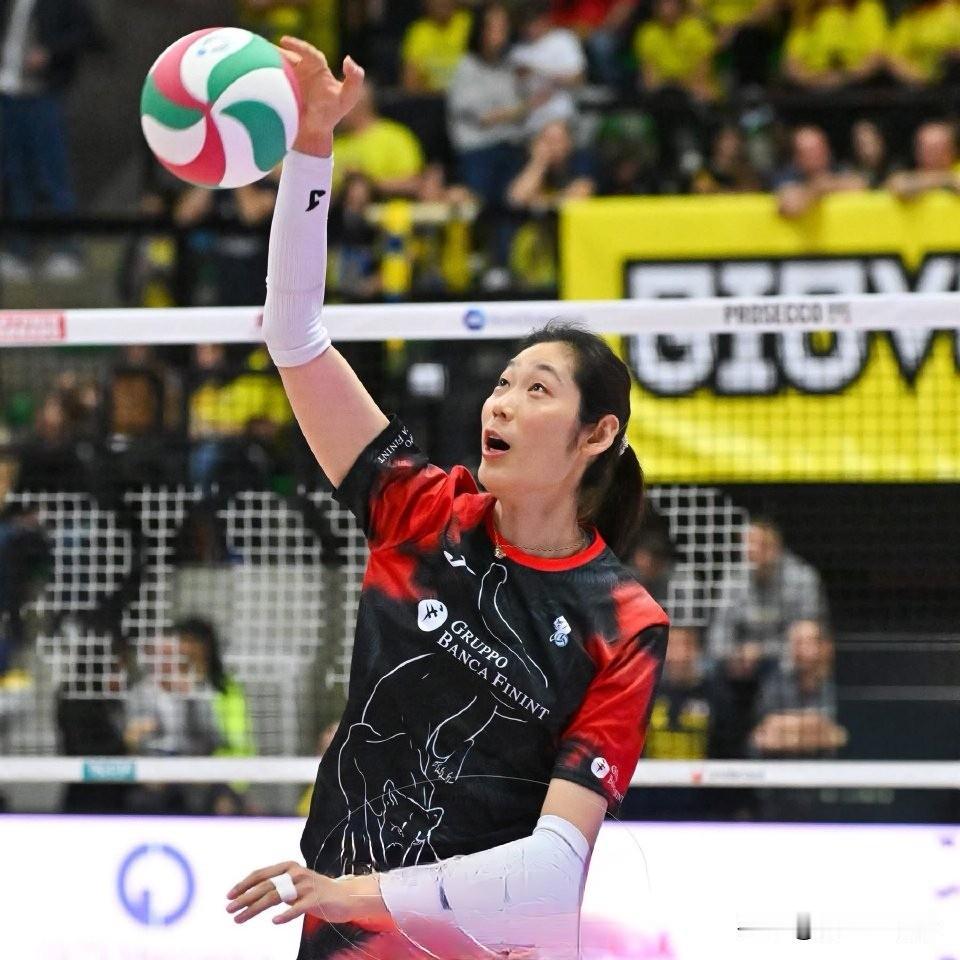 朱婷被土超泽仁体育“挖角”传闻搅动舆论，但真相却是营销炒作——合同将到期且无违约