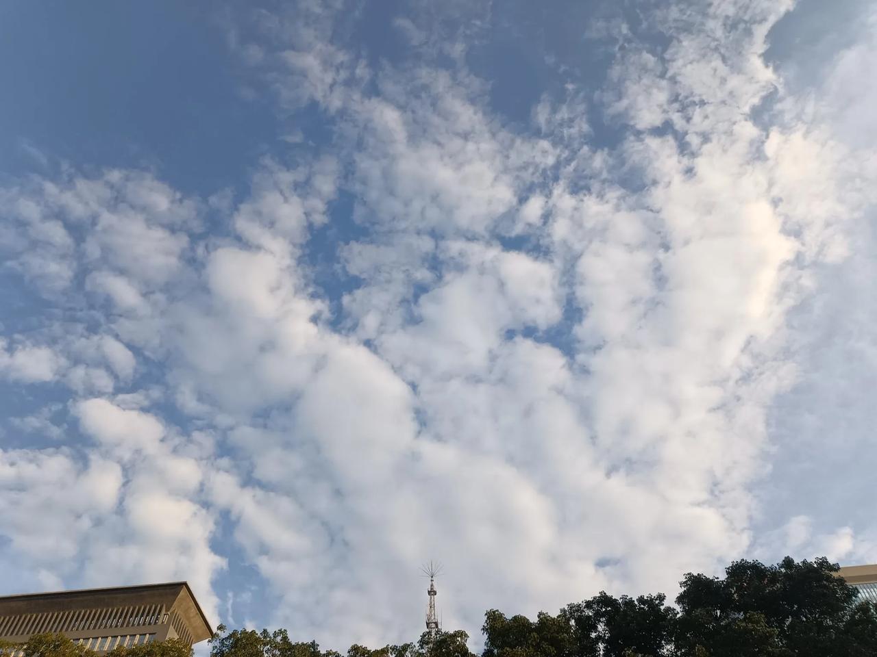 真快，上周还3400，这周就站上了3600。离去年高点3670近在咫尺，离牛市
