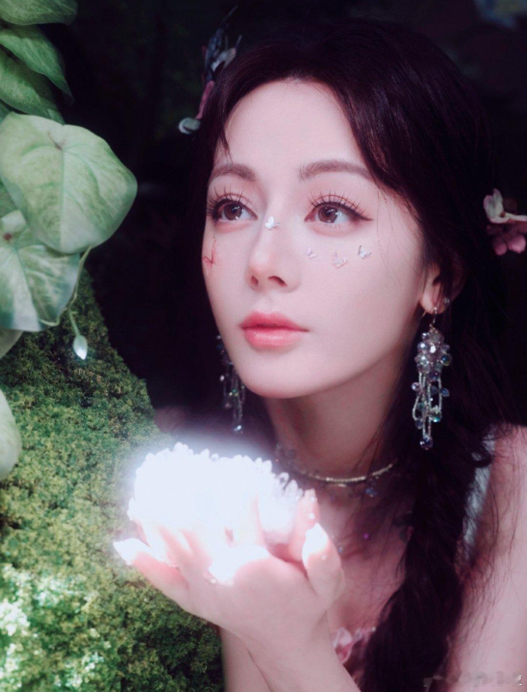 明星：1.网剧《三人行》定档1101腾讯视频，主要演员是和徐梦洁和馬天宇。2.电