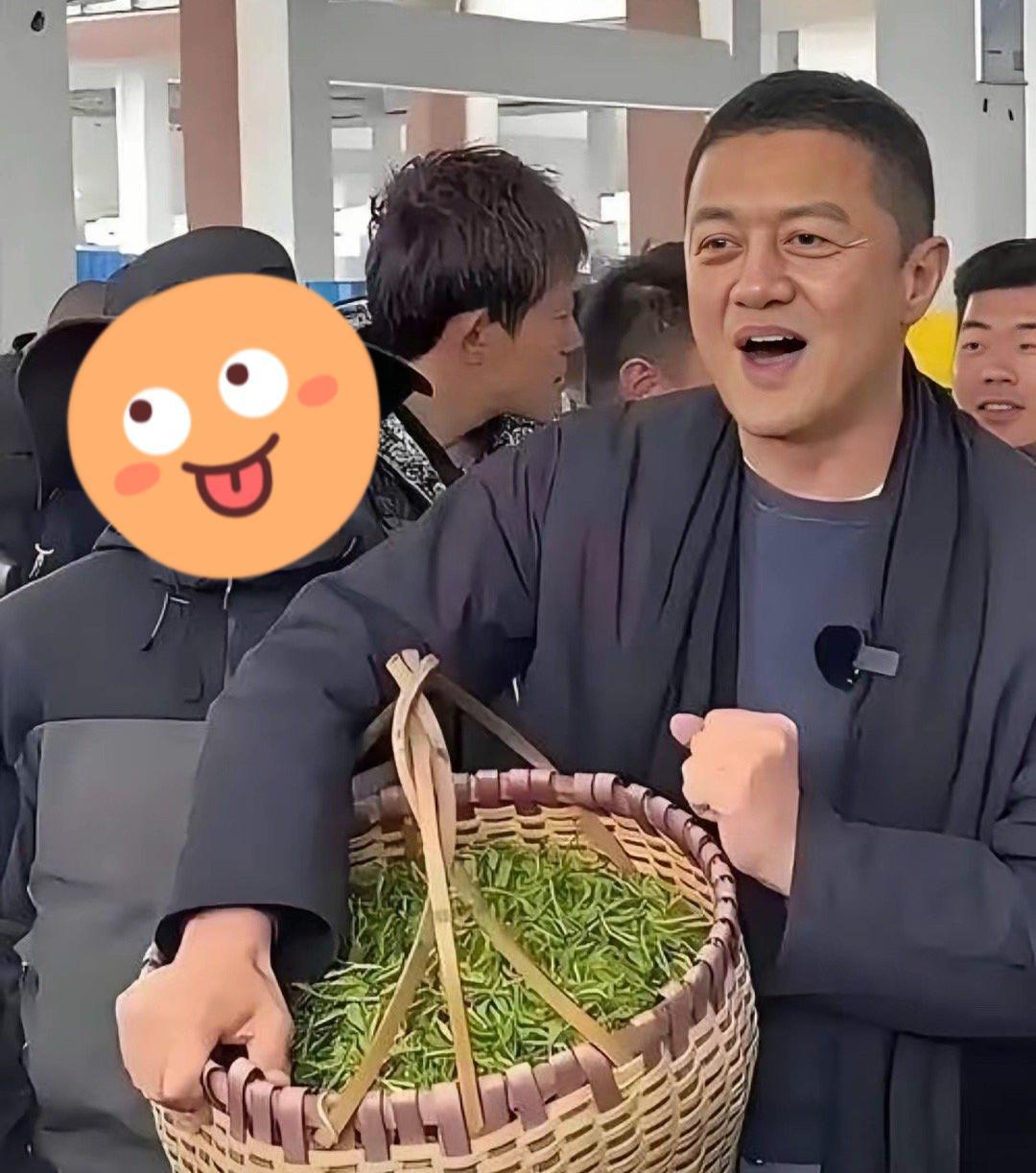 5000万债务清零第1天。法院文书刚撤，李亚鹏把直播间的50%佣金打进了监