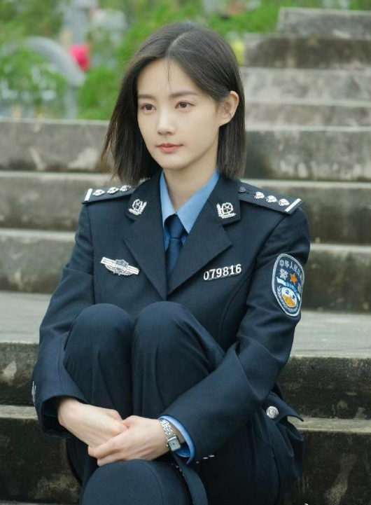 李一桐早期照片，不愧是被星探选中两次，天生就是吃演员这碗饭！