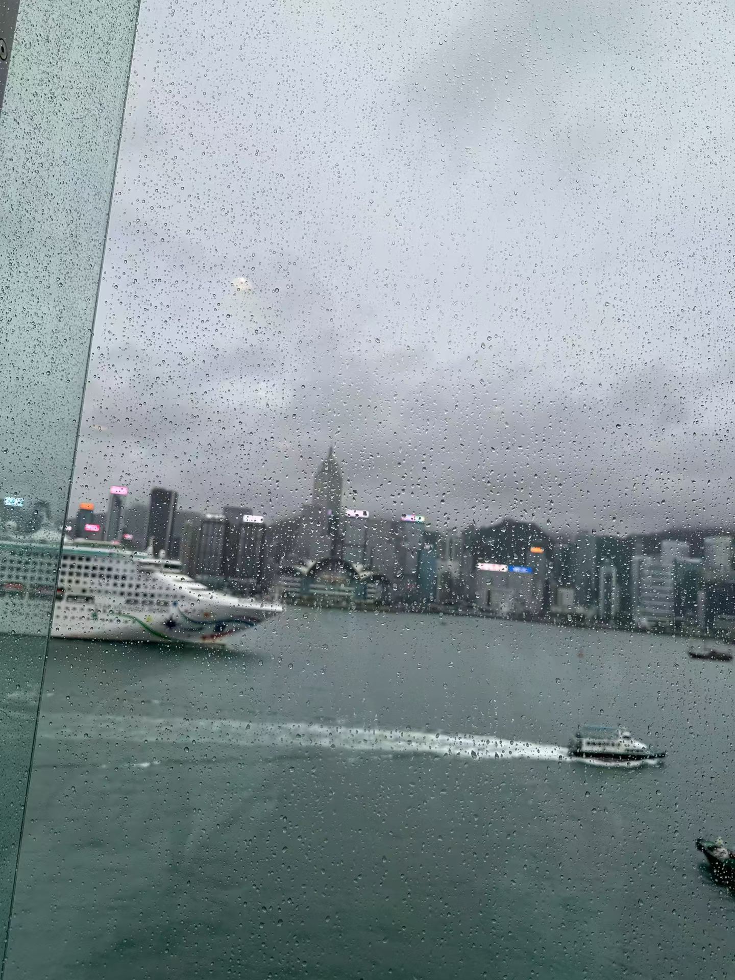 父母对孩子最好的托举三点:第一会做饭会洗衣会家务。第二有应变能力。第三懂的识人