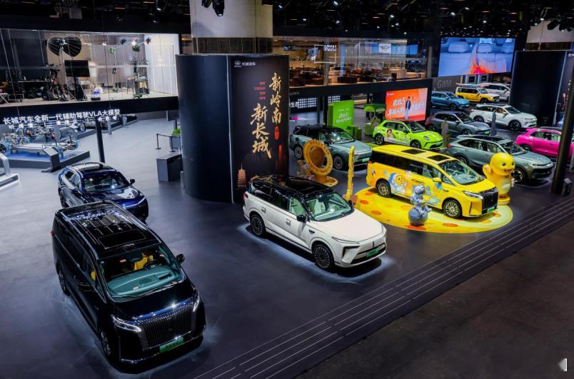 魏牌这次广州车展主打家庭场景：高山MPV空间灵活、配置实用，没搞商务套路；蓝山N