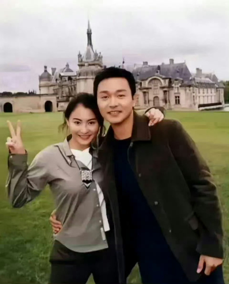 十九岁的张柏芝与张国荣在那个没有美颜滤镜的年代，形象美的真实​​​​