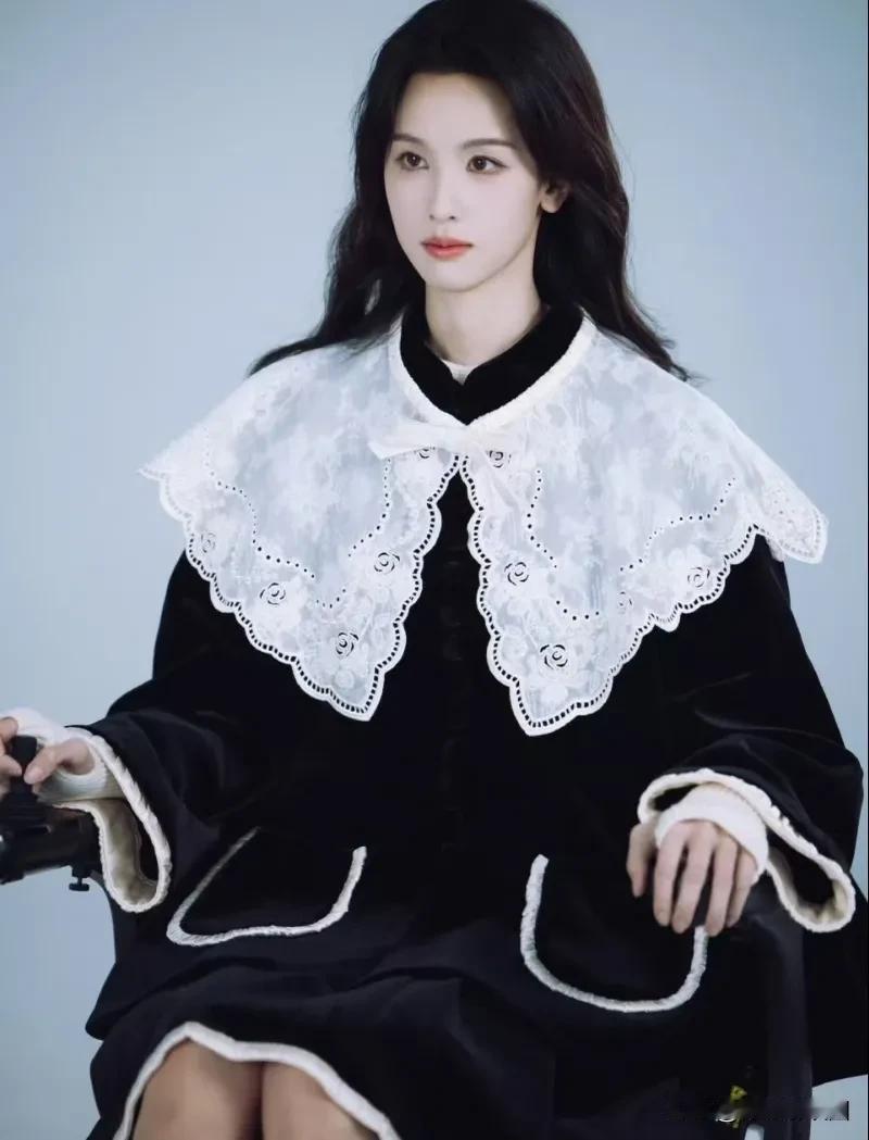 陈都灵的白幼薇剧中新发型，真的好清纯靓丽，在我眼里陈都灵除了古装绝美，现代装穿黑