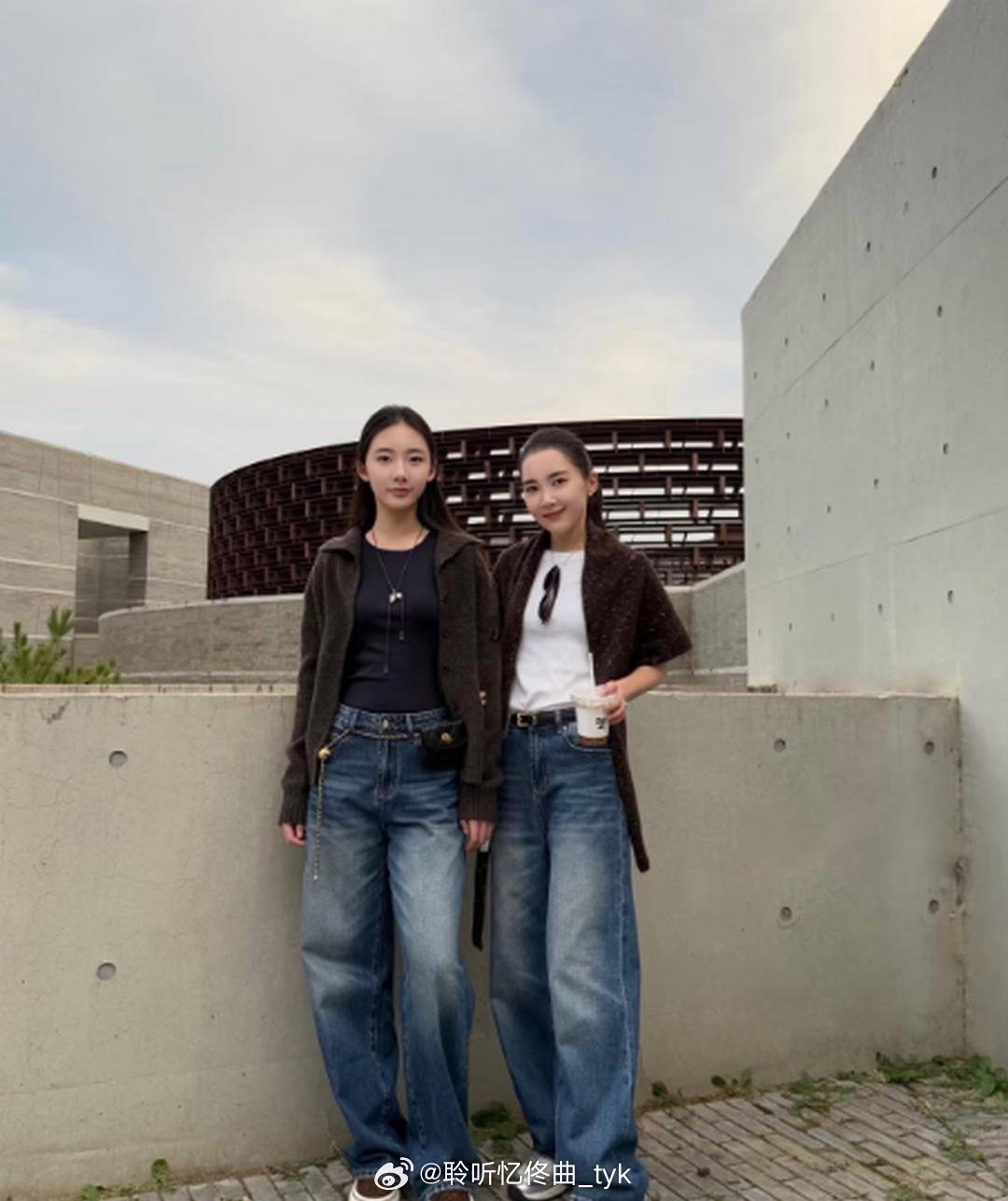 你羡慕吗，16岁的女儿，38岁的妈妈，这就是早结婚的好处呀