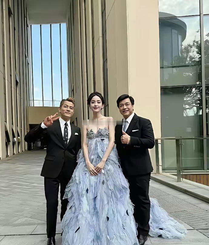 没⁠⁠想到娜⁠扎身高这么‏‎突出，‎﻿直接把天‏王衬得‏像个﻿小‎朋友‏一样娇小