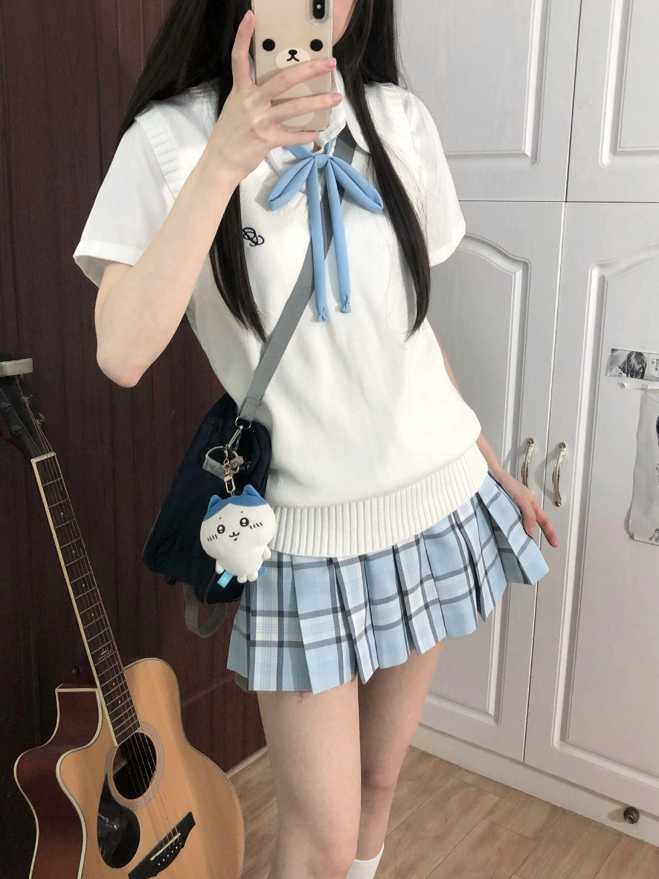 浅色系。