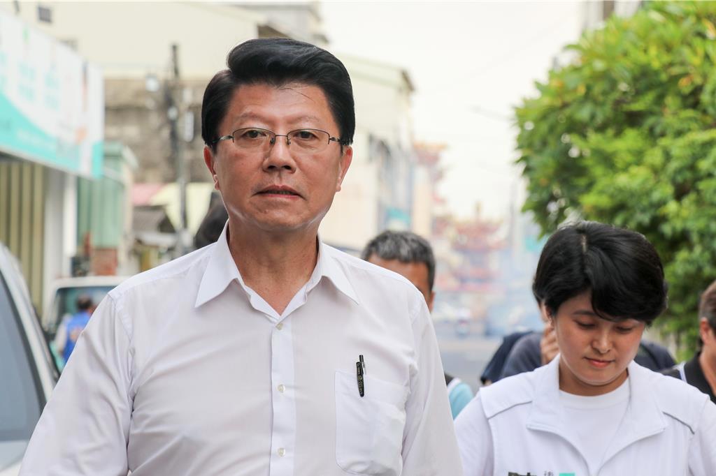 谢龙介在台南打“地道战”。资深媒体人朱凯翔9月16日在节目中公开透露，谢龙介和