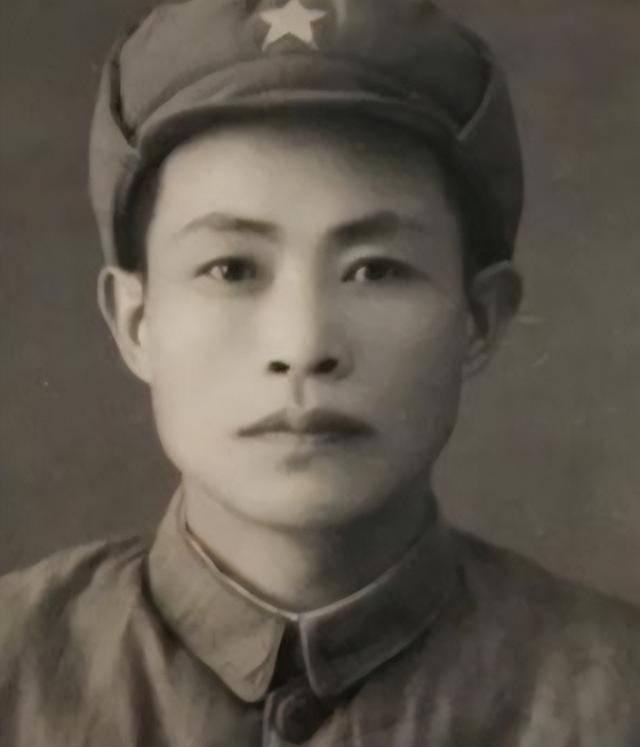 1938年，700日军屠村后沿山沟撤退，25岁团长率部奔袭25公里设伏，4小时全