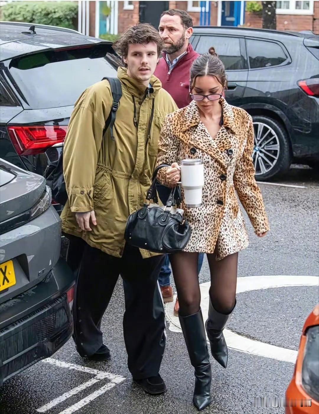 贝克汉姆小儿子找的女朋友和妈妈维多利亚有点像哦贝克汉姆​​​