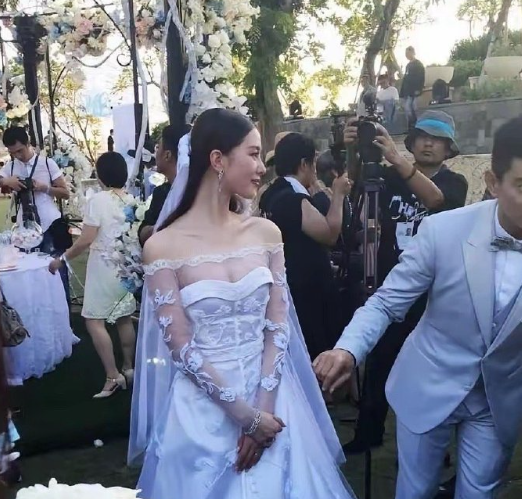 这样的婚礼已成绝唱，内娱难再寻