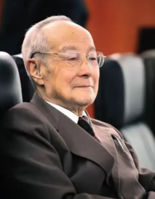 不查不知道，一查吓一跳！原来我国之所以在稀土方面占据如此巨大的优势，很大程度上是