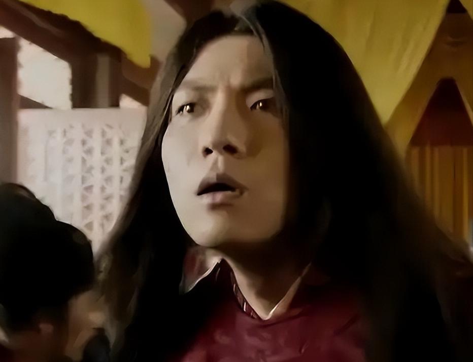 同一年，朱棣派了两支船队：一西一东，郑和的那支，你听过；赵居任的那支，史书几乎把