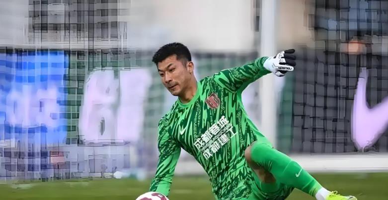 成都蓉城客场与河南队比赛没开踢，核心就被自动停赛无缘出战，他就是费利佩，未来拜合