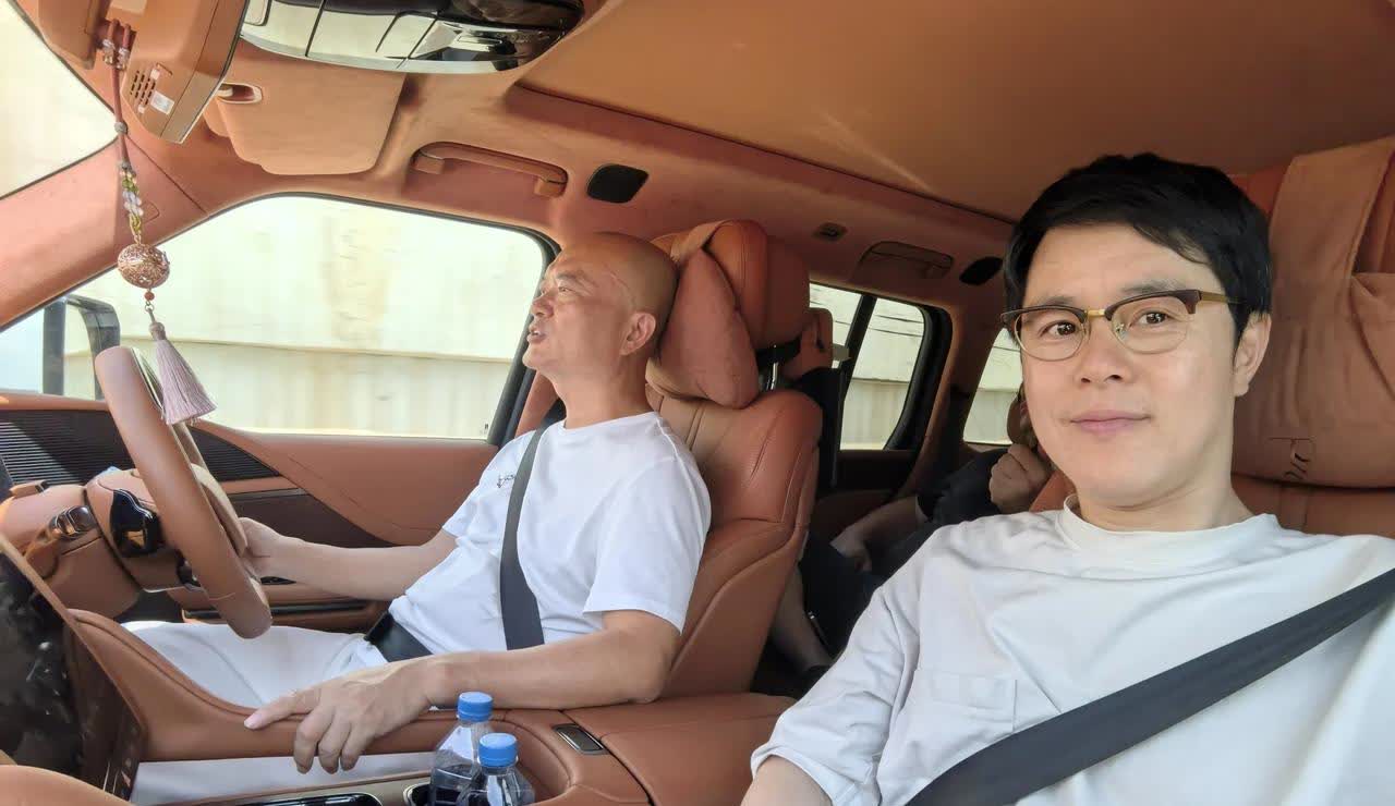 乘坐姚明董事长的全球唯一辆下过海的仰望U8。