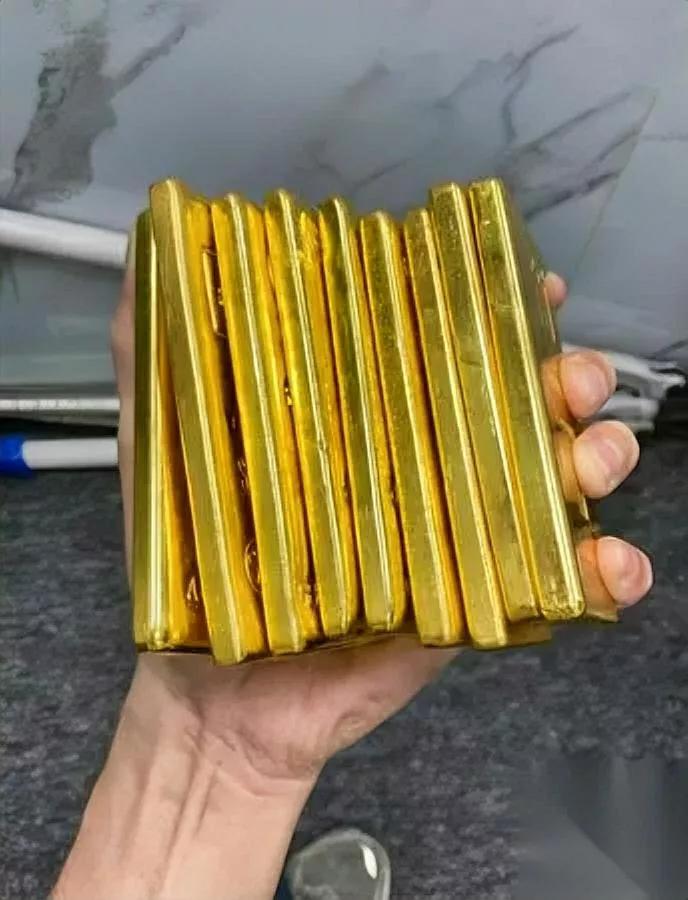 收了2年黄金，今天憋不住说句掏心窝子的——手里有超过200克黄金的朋友，