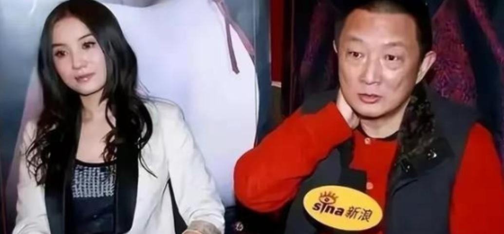 2007年，50岁的导演张黎爱上了演员小宋佳，当时张黎已经结了五次婚，为