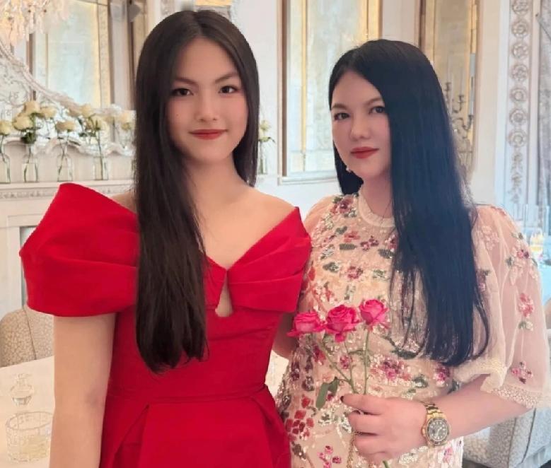 李湘这波操作属实让人摸不着头脑啊。16号突然各大主流平台账号都显示“禁止关注”，