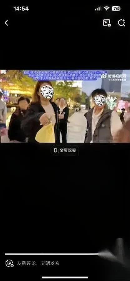 上海遛狗男女又惹众怒！狗狗撒尿竟引发暴力冲突当妈护娃反被掐脖，后续太气人