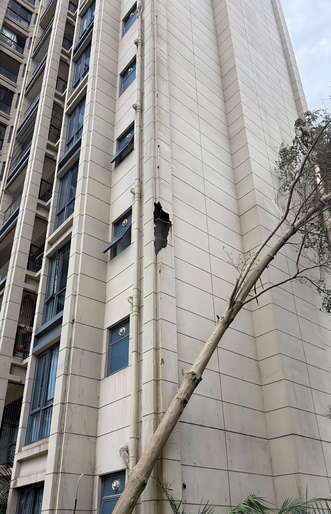 才五年不到的小区，外墙破成这样，还能住吗？外立面墙面是毛坯，没直接在上面做外保温