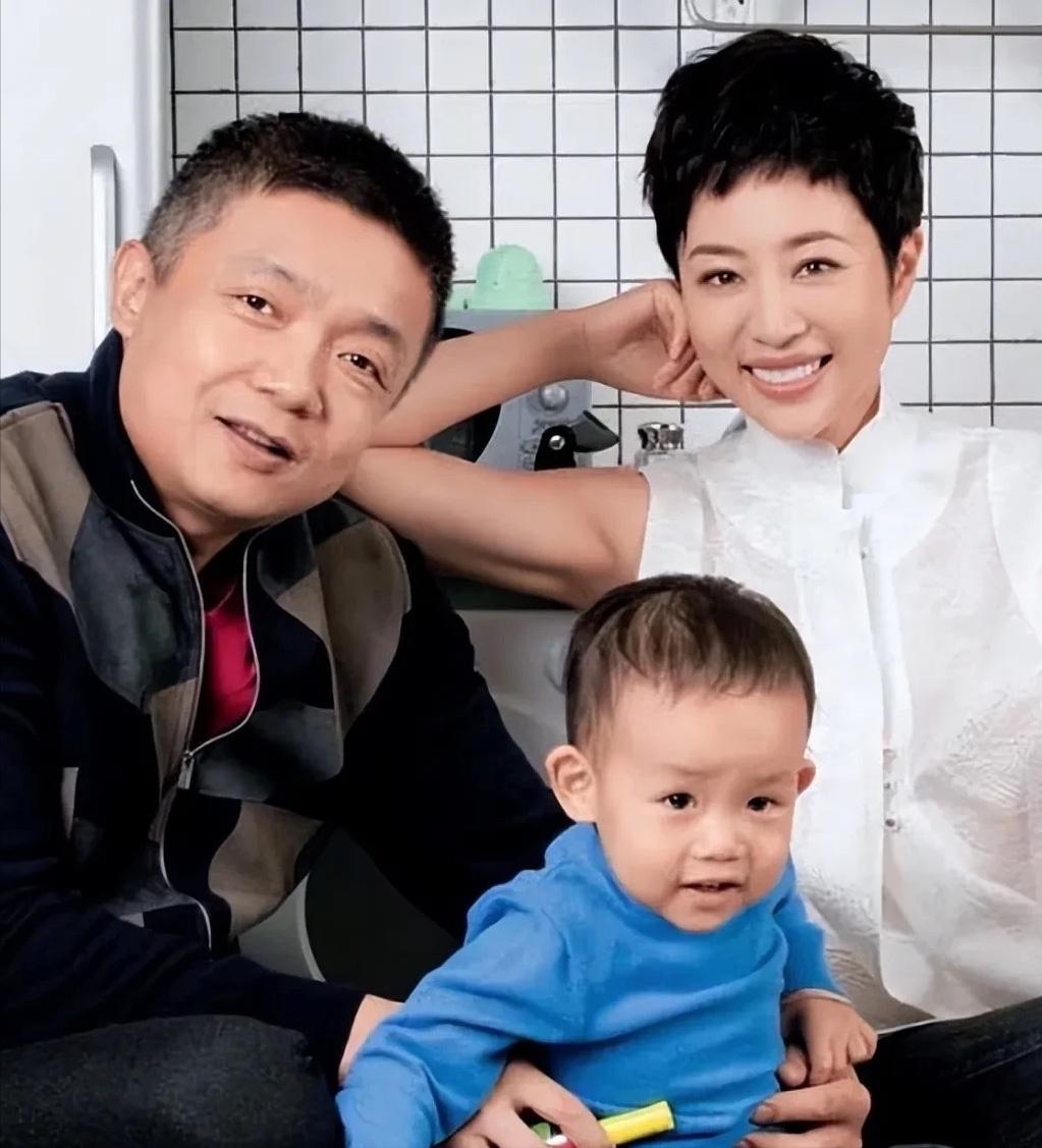 北京电影学院院长扈强事业家庭双丰收扈强的妻子张龄心才华与颜值并存，他老婆也是