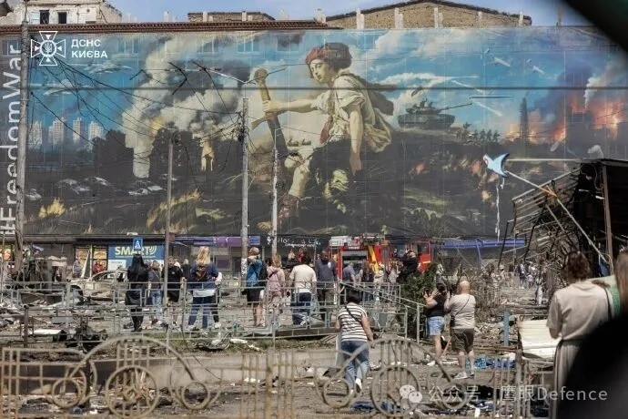 克里姆林宫和俄罗斯军队想把乌克兰从地图上抹掉，想把基辅变成废墟，想把乌克兰人的家