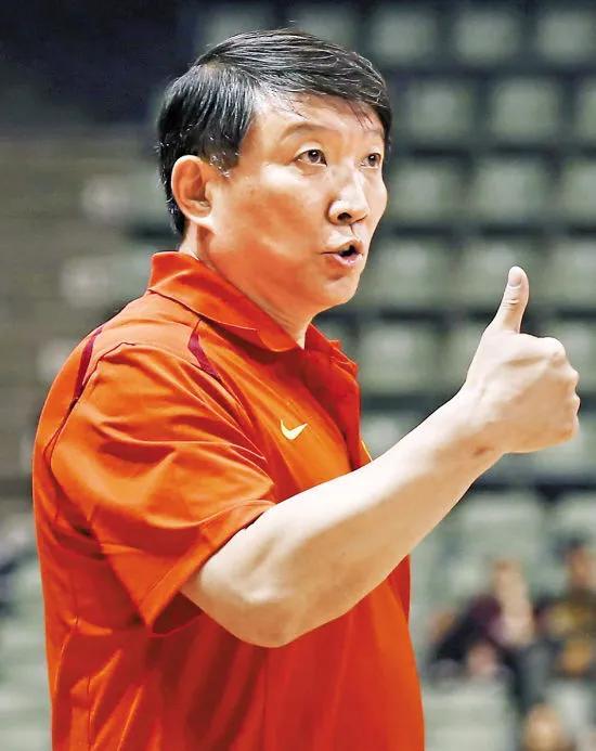为什么女篮亚洲杯已经过去两个月了，但球迷还是对女篮主教练宫鲁鸣不依不饶，难道就是