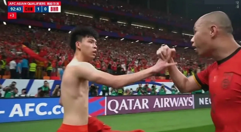 比国足1：0战胜巴林更重要的，是小将王钰栋的崛起！是中国年轻球员真正登上国足舞台