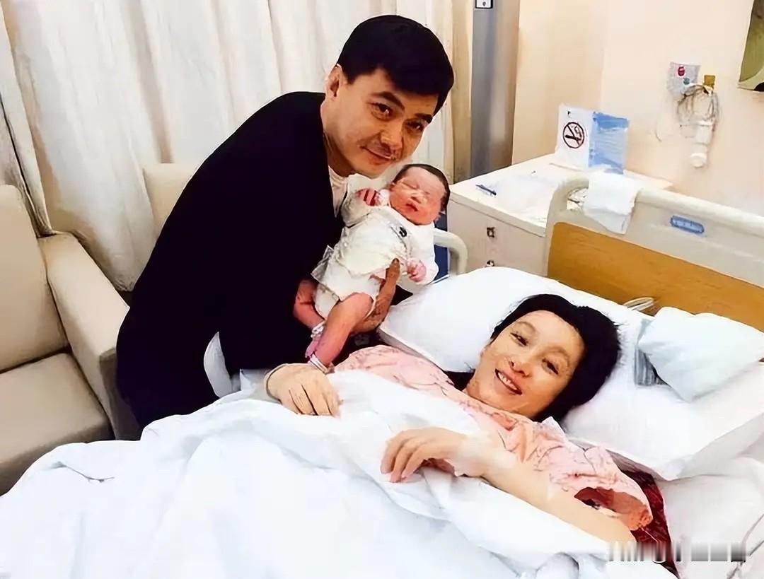 秦海璐儿子，引发热议。7月26日，48岁的秦海璐，冲上热搜，没想到，生下“巨
