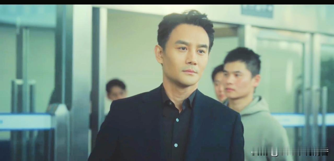 电视剧《交锋》即将迎来大结局，看到林看山（欧豪饰演）立场开始动摇，才明白马憩