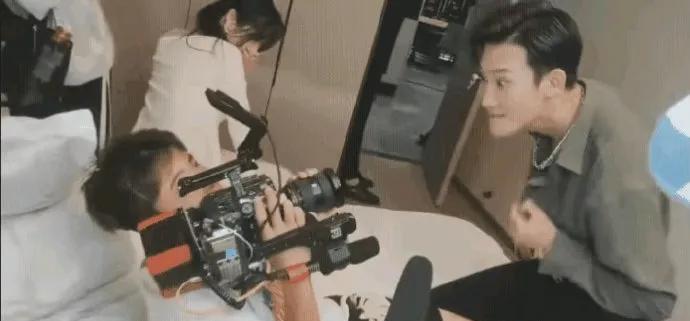 -救命！原来亲密戏是这么拍的？演员摄影师都太难了